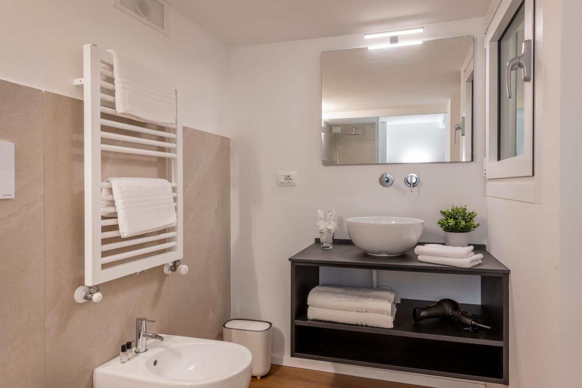 Bnbutler - Inbrera Suites - Giulianova, 1 ミラノ エクステリア 写真