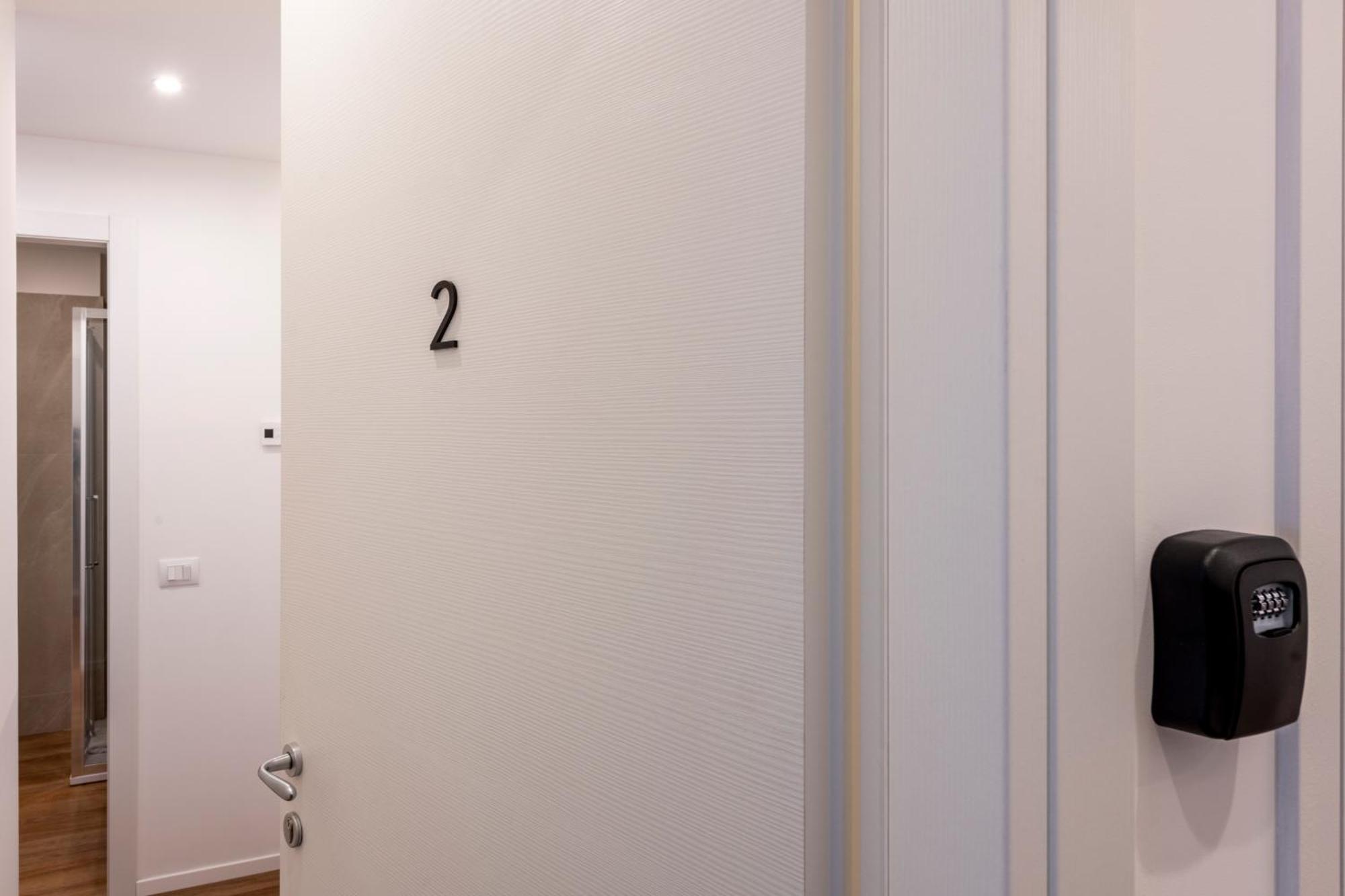 Bnbutler - Inbrera Suites - Giulianova, 1 ミラノ エクステリア 写真