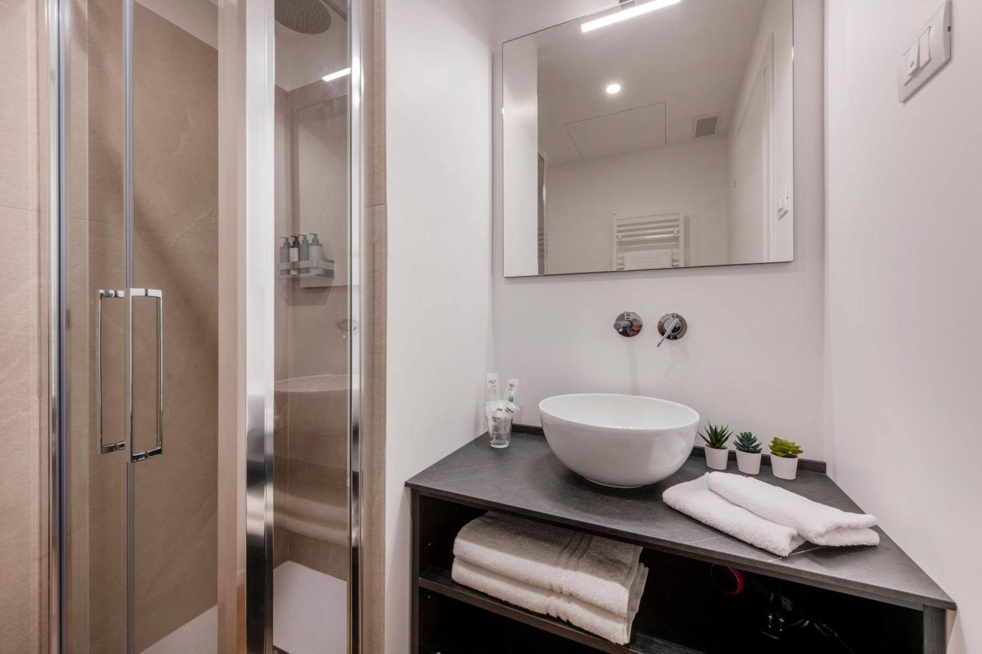 Bnbutler - Inbrera Suites - Giulianova, 1 ミラノ エクステリア 写真